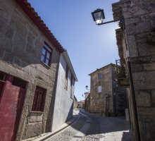 Aldea vinatera de Barcos e Iglesia románica matriz